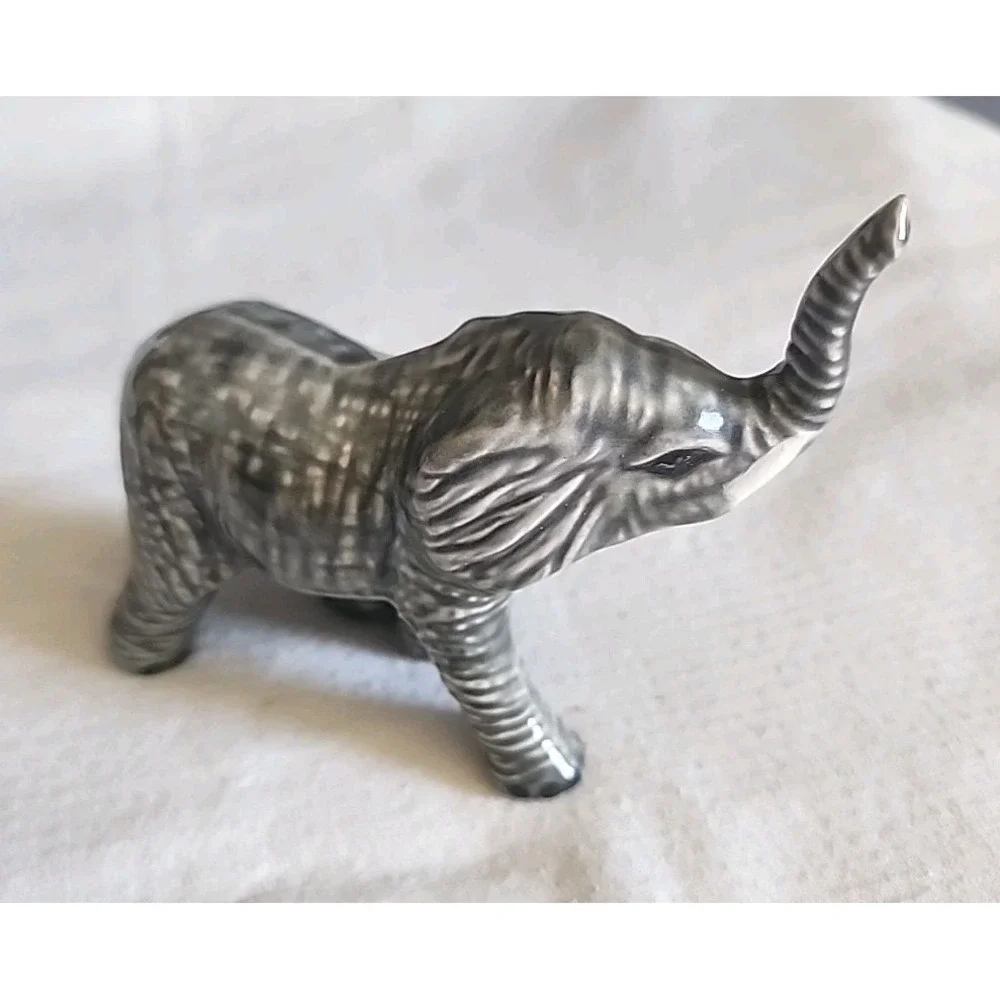 Vintage Porcelain Elephant Family Figurines African Safari Decor Set Of 4
